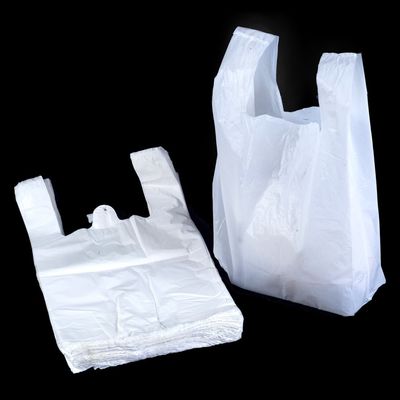 Полиэтиленовые пакеты белизны 100 Биодеградабле, хозяйственные сумки формы футболки Компостабле